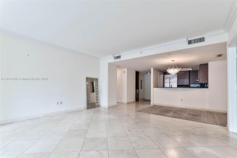 Condo in Miami, Florida, 2 bedrooms  № 1398012 - photo 11