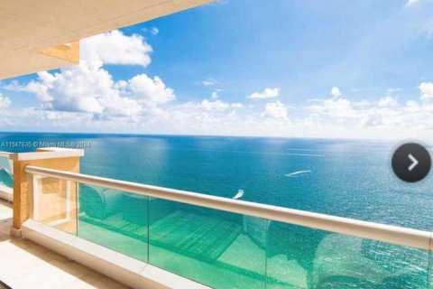 Condominio en alquiler en Sunny Isles Beach, Florida, 3 dormitorios, 205.69 m2 № 1060398 - foto 2