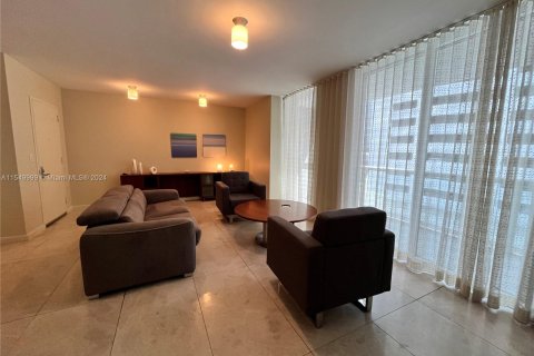 Condominio en alquiler en Miami, Florida, 1 dormitorio, 102.94 m2 № 1060396 - foto 3