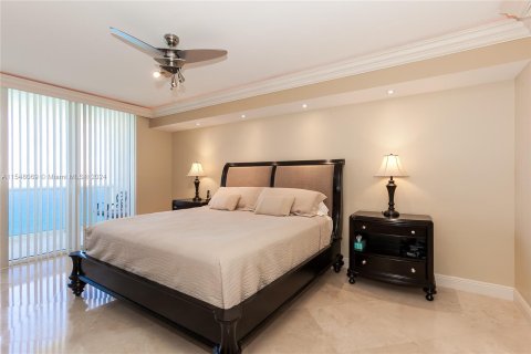 Condominio en alquiler en Hallandale Beach, Florida, 3 dormitorios, 171.03 m2 № 1060392 - foto 11