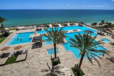 Condominio en alquiler en Hallandale Beach, Florida, 3 dormitorios, 171.03 m2 № 1060392 - foto 23