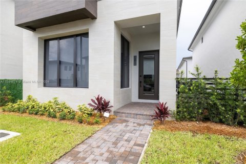 Villa ou maison à vendre à Doral, Floride: 4 chambres, 209.68 m2 № 1060394 - photo 3