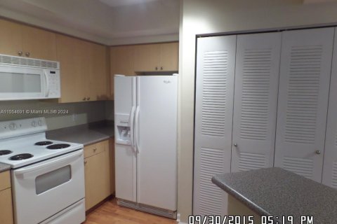 Condo in Hollywood, Florida, 2 bedrooms  № 1075374 - photo 2