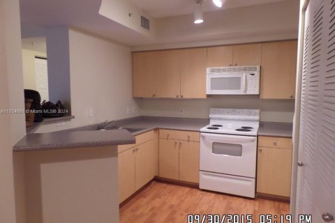 Condo in Hollywood, Florida, 2 bedrooms  № 1075374 - photo 1