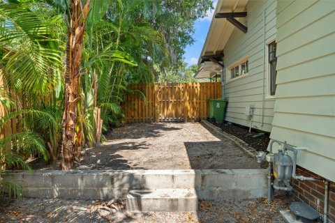 Commercial property in Tampa, Florida 4 bedrooms, 276.76 sq.m. № 1251865 - photo 27