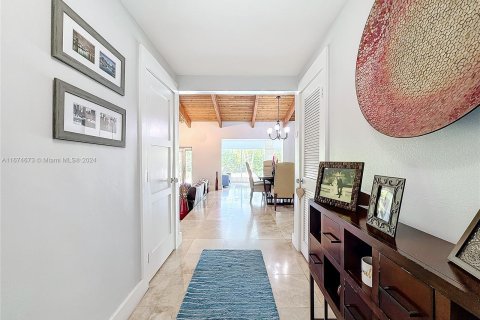 Casa en venta en Miami, Florida, 4 dormitorios, 240.62 m2 № 1400197 - foto 11