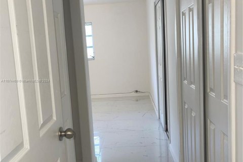 Condominio en venta en Hallandale Beach, Florida, 2 dormitorios, 101.45 m2 № 1400195 - foto 7