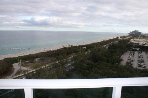 Condo in Sunny Isles Beach, Florida, 2 bedrooms  № 1031163 - photo 18