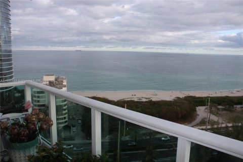 Condominio en venta en Sunny Isles Beach, Florida, 2 dormitorios, 148.92 m2 № 1031163 - foto 17