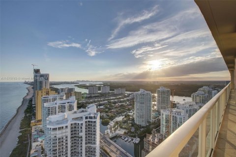 Condo in Sunny Isles Beach, Florida, 3 bedrooms  № 1293846 - photo 9