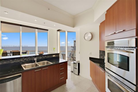 Condo in Sunny Isles Beach, Florida, 3 bedrooms  № 1293846 - photo 21