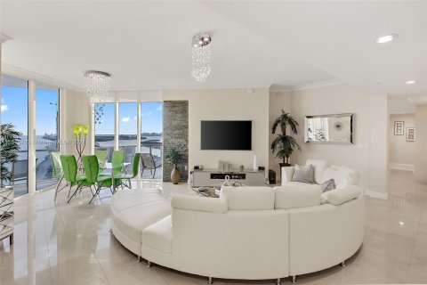 Condo in Sunny Isles Beach, Florida, 3 bedrooms  № 1293846 - photo 1