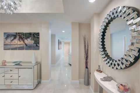 Condo in Sunny Isles Beach, Florida, 3 bedrooms  № 1293846 - photo 15