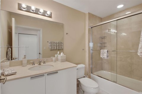 Condo in Sunny Isles Beach, Florida, 3 bedrooms  № 1293846 - photo 14