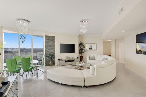 Condo in Sunny Isles Beach, Florida, 3 bedrooms  № 1293846 - photo 19