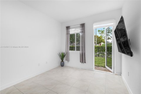 Townhouse in Miami Gardens, Florida 4 bedrooms, 148.83 sq.m. № 1058747 - photo 17