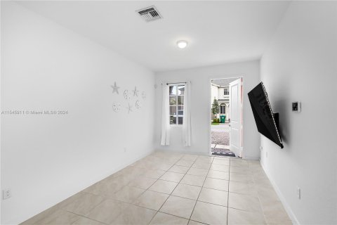 Townhouse in Miami Gardens, Florida 4 bedrooms, 148.83 sq.m. № 1058747 - photo 9