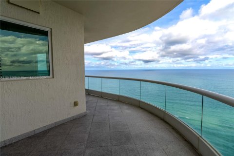 Condo in Sunny Isles Beach, Florida, 2 bedrooms  № 1058748 - photo 2