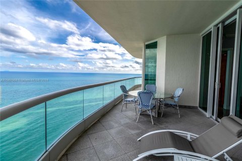 Copropriété à vendre à Sunny Isles Beach, Floride: 2 chambres, 207.64 m2 № 1058748 - photo 1