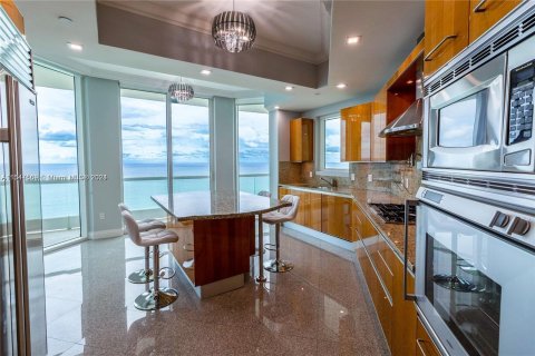 Copropriété à vendre à Sunny Isles Beach, Floride: 2 chambres, 207.64 m2 № 1058748 - photo 3