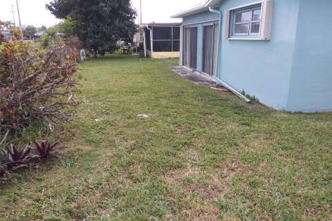 House in Margate, Florida 2 bedrooms, 98.57 sq.m. № 1024298 - photo 6