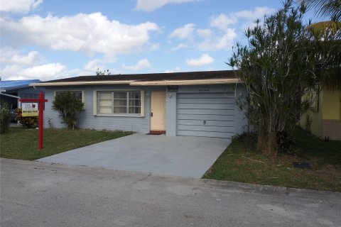 House in Margate, Florida 2 bedrooms, 98.57 sq.m. № 1024298 - photo 1