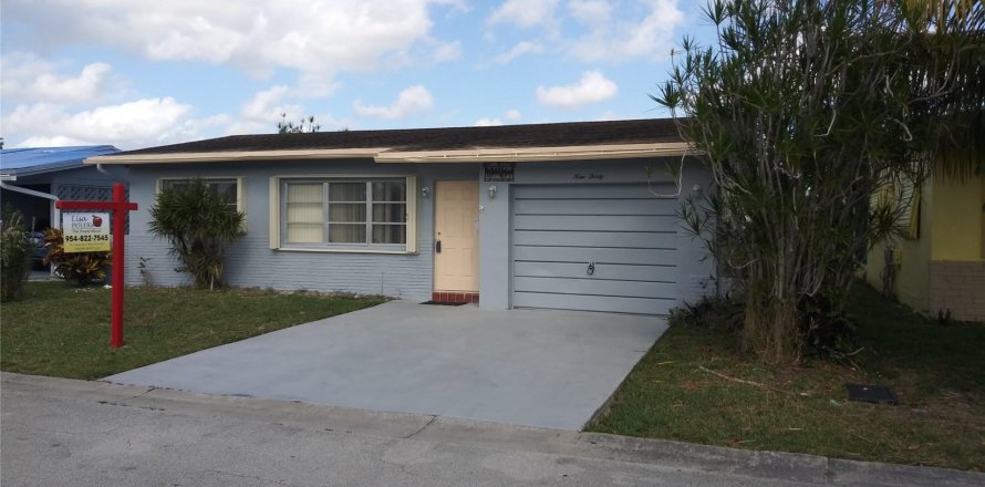 House in Margate, Florida 2 bedrooms, 98.57 sq.m. № 1024298