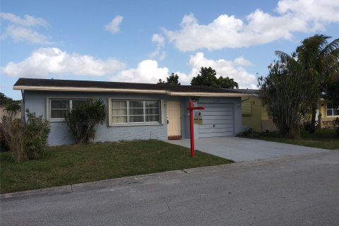House in Margate, Florida 2 bedrooms, 98.57 sq.m. № 1024298 - photo 27