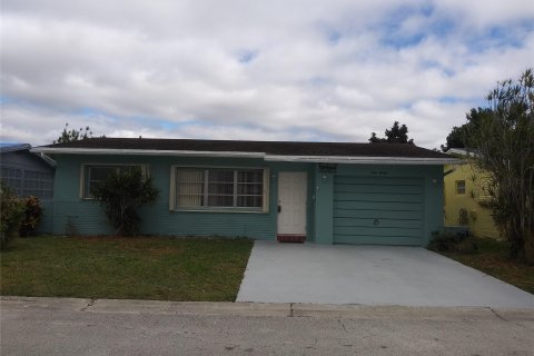 House in Margate, Florida 2 bedrooms, 98.57 sq.m. № 1024298 - photo 2
