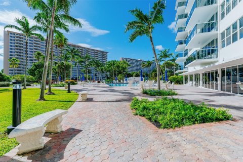 Condo in Fort Lauderdale, Florida, 2 bedrooms  № 1031685 - photo 10