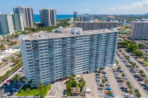 Condo in Fort Lauderdale, Florida, 2 bedrooms  № 1031685 - photo 1