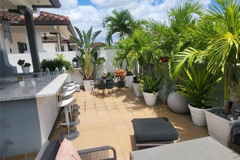 Adosado en venta en Doral, Florida, 3 dormitorios, 226.5 m2 № 1238922 - foto 18