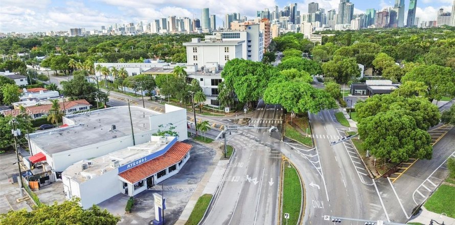 Propiedad comercial en Miami, Florida № 1239016