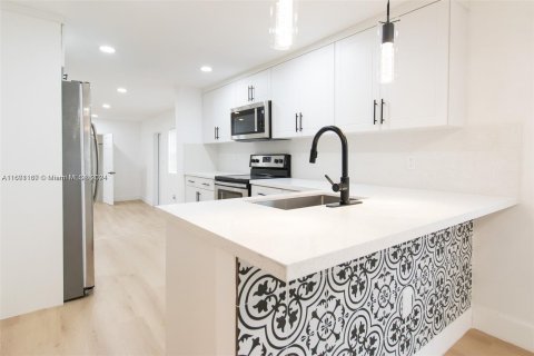 Casa en venta en Miami, Florida, 4 dormitorios, 144.83 m2 № 1391645 - foto 5