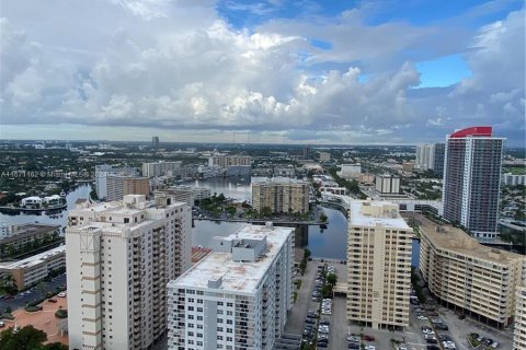 Condo in Hallandale Beach, Florida, 2 bedrooms  № 1391643 - photo 8