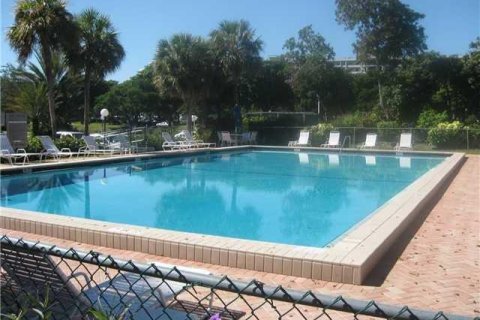 Condo in Pompano Beach, Florida, 1 bedroom  № 1074662 - photo 10