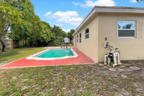 Villa ou maison à vendre à Lauderdale Lakes, Floride: 3 chambres, 145.21 m2 № 1074664 - photo 1