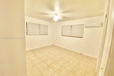 Commercial property in Hallandale Beach, Florida 149.39 sq.m. № 1162663 - photo 6