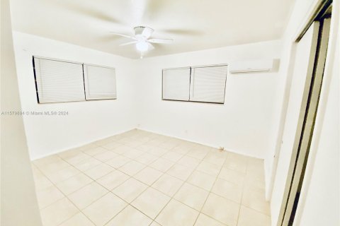 Immobilier commercial à vendre à Hallandale Beach, Floride: 149.39 m2 № 1162663 - photo 10