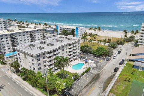 Condominio en venta en Hollywood, Florida, 1 dormitorio, 73.11 m2 № 1162760 - foto 2