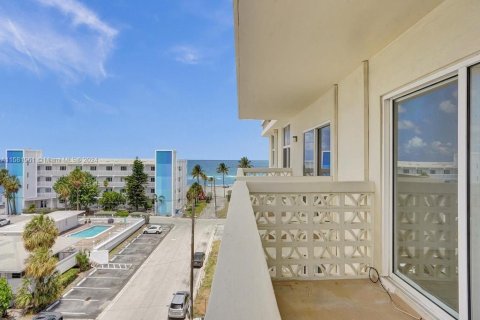 Condominio en venta en Hollywood, Florida, 1 dormitorio, 73.11 m2 № 1162760 - foto 21