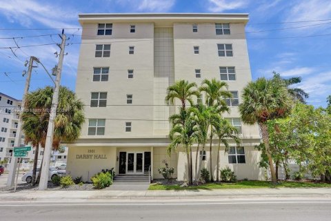 Condominio en venta en Hollywood, Florida, 1 dormitorio, 73.11 m2 № 1162760 - foto 1