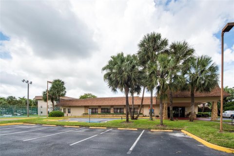 Copropriété à vendre à Tamarac, Floride: 2 chambres, 92.9 m2 № 1040658 - photo 6