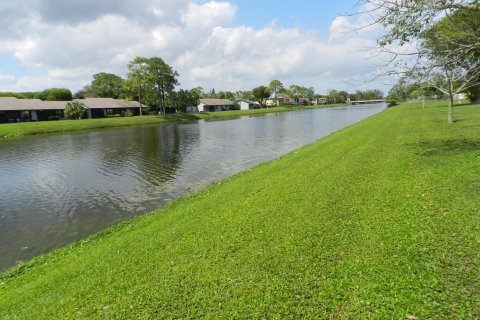 House in Royal Palm Beach, Florida 3 bedrooms, 120.59 sq.m. № 1077139 - photo 21