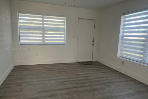 Villa ou maison à vendre à Miami Gardens, Floride: 3 chambres, 113.15 m2 № 1332882 - photo 3