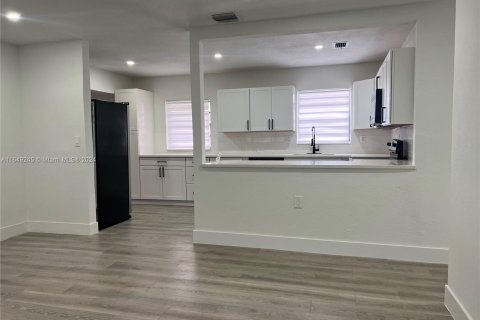 Casa en venta en Miami Gardens, Florida, 3 dormitorios, 113.62 m2 № 1332881 - foto 5