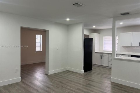 Villa ou maison à vendre à Miami Gardens, Floride: 3 chambres, 113.62 m2 № 1332881 - photo 4