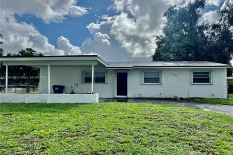 Villa ou maison à vendre à Miami Gardens, Floride: 3 chambres, 113.62 m2 № 1332881 - photo 1