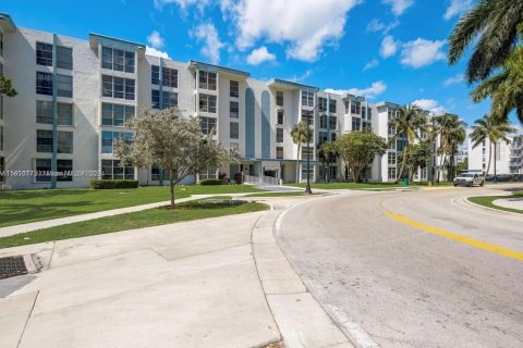 Condo in Sunny Isles Beach, Florida, 1 bedroom  № 1332926 - photo 2