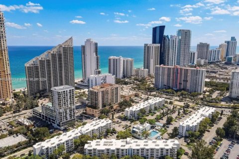 Condo in Sunny Isles Beach, Florida, 1 bedroom  № 1332926 - photo 9